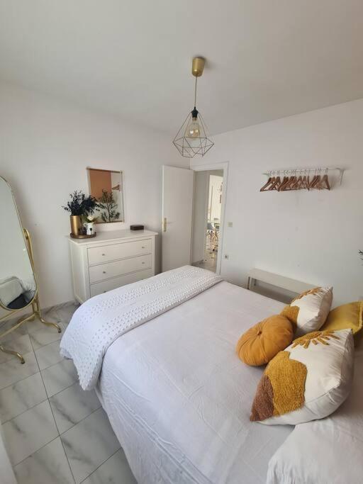 Nice Beachside 2-Bd Apt Near Barcelona Cunit Exterior foto