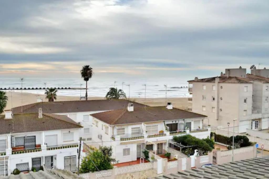 Nice Beachside 2-Bd Apt Near Barcelona Cunit Exterior foto