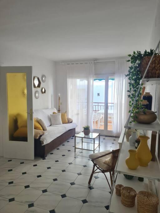 Nice Beachside 2-Bd Apt Near Barcelona Cunit Exterior foto