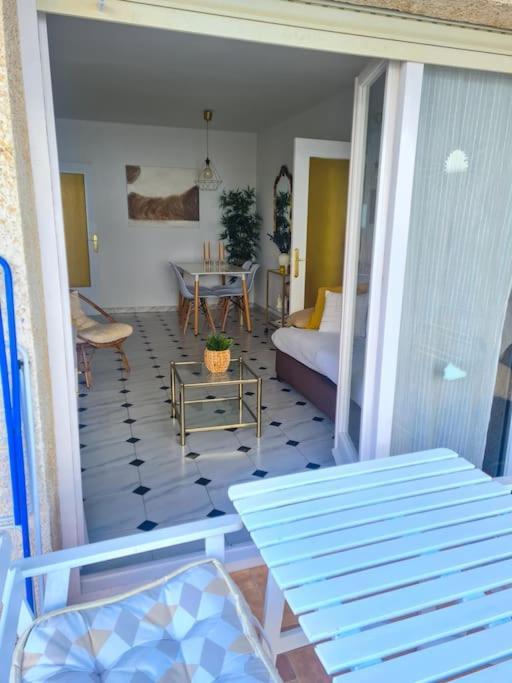 Nice Beachside 2-Bd Apt Near Barcelona Cunit Exterior foto