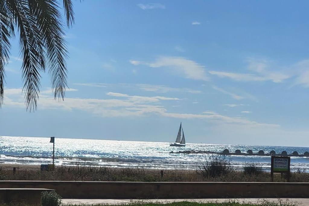 Nice Beachside 2-Bd Apt Near Barcelona Cunit Exterior foto